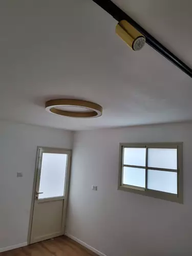 התקנת חלונות ודלת אלומיניום בדירה